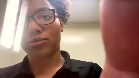 Snapshot of milanthesub chatting on November 4, 11:37 pm milanthesub online show from November 4, 11:37 pm