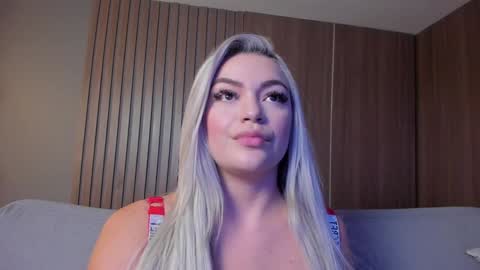 Snapshot of milaowens chatting on January 23, 3:11 pm Sexy Mila online show from January 23, 3:11 pm