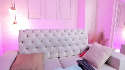 Snapshot of milaowens chatting on March 10, 12:04 pm Sexy Mila online show from March 10, 12:04 pm