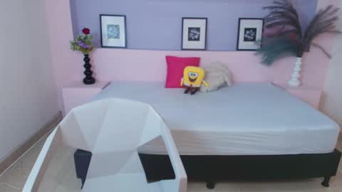 Snapshot of milarose4 chatting on December 12, 11:29 am Mila Rose online show from December 12, 11:29 am