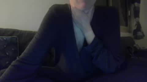 milasexypaws online show from January 17, 10:35 pm