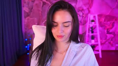 Snapshot of milashalovely chatting on November 18, 7:24 am Milasha online show from November 18, 7:24 am