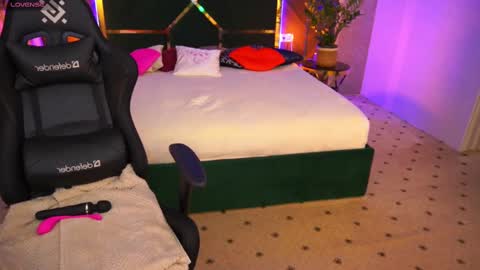 Snapshot of milaskyy chatting on March 9, 6:43 pm milaskyy online show from March 9, 6:43 pm