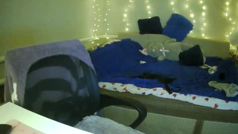 Milaxcute online show from December 16, 8:03 pm