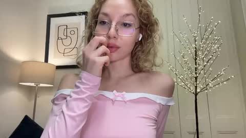 Mila online show from December 19, 4:14 pm