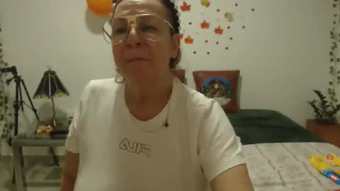 Snapshot of milchanell chatting on November 10, 6:45 am milchanell online show from November 10, 6:45 am