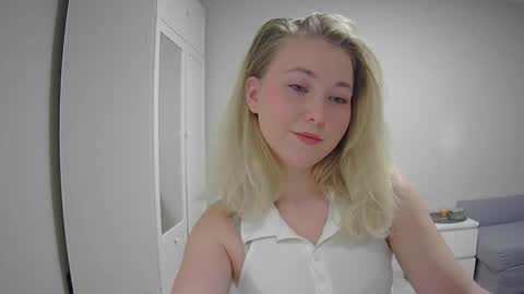 Milena new nonude shy blonde natural online show from November 21, 5:33 pm