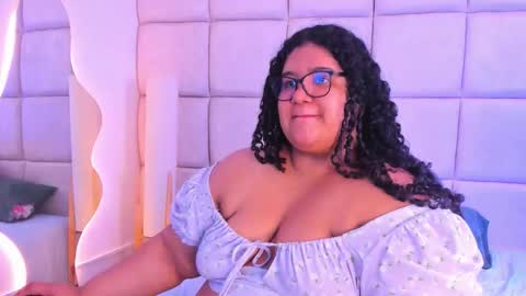 Snapshot of miley_colins0 chatting on November 11, 9:15 pm Miley online show from November 11, 9:15 pm