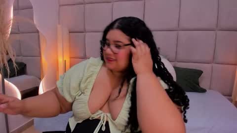 Snapshot of miley_colins0 chatting on November 29, 7:50 pm Miley online show from November 29, 7:50 pm