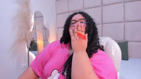 Snapshot of miley_colins0 chatting on December 5, 8:49 pm Miley online show from December 5, 8:49 pm