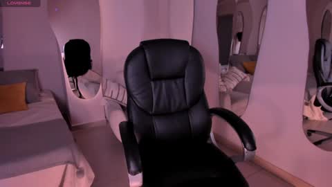 Snapshot of mileycruz_ chatting on December 12, 3:32 am Miley Cruz IG miley model23 online show from December 12, 3:32 am