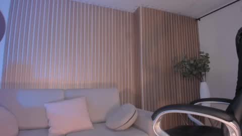 Snapshot of mileycruz_ chatting on February 19, 6:33 am Miley Cruz IG miley model23 online show from February 19, 6:33 am