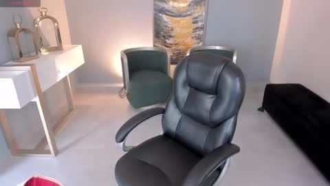 Snapshot of mileycruz_ chatting on September 20, 6:53 pm Miley Cruz IG miley model23 online show from September 20, 6:53 pm