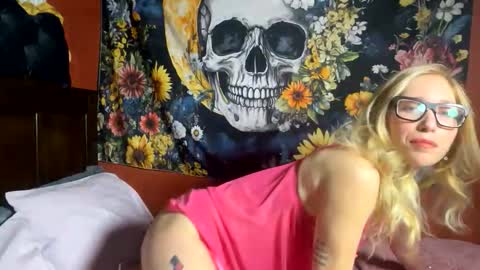 milf4everjenna online show from February 1, 6:50 pm