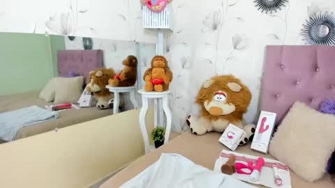 Snapshot of milf_bigass_ chatting on February 27, 4:10 pm Antonella online show from February 27, 4:10 pm