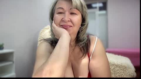 Snapshot of milf_charlotty chatting on December 2, 4:07 am Charlotte online show from December 2, 4:07 am