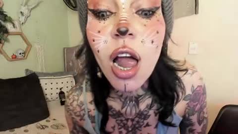 Snapshot of milf_onlyseduction chatting on June 26, 1:37 pm Isabella online show from June 26, 1:37 pm