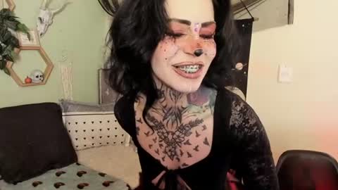 Snapshot of milf_onlyseduction chatting on July 2, 3:18 pm Isabella online show from July 2, 3:18 pm