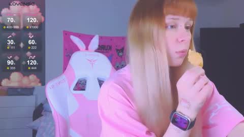 Snapshot of miliameow chatting on November 6, 10:32 pm Milia online show from November 6, 10:32 pm