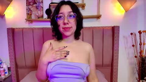 Snapshot of milie_yue chatting on October 31, 2:18 pm Millie online show from October 31, 2:18 pm