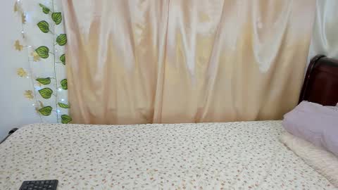 Snapshot of milie_yue chatting on December 17, 2:34 pm Millie online show from December 17, 2:34 pm