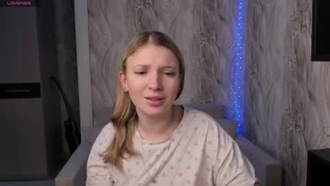 milinafox online show from April 19, 5:29 am