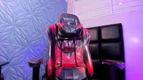 MAX online show from November 11, 9:37 pm