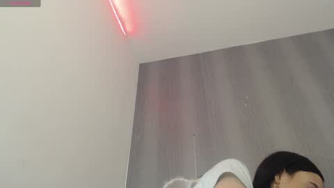 Snapshot of milker_amira chatting on December 8, 4:18 pm Amira online show from December 8, 4:18 pm