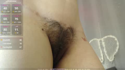 Snapshot of milker_amira chatting on December 15, 6:15 pm Amira online show from December 15, 6:15 pm