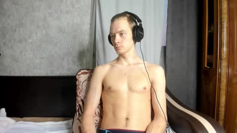 Snapshot of milkiwy chatting on November 11, 3:39 am Isaac online show from November 11, 3:39 am