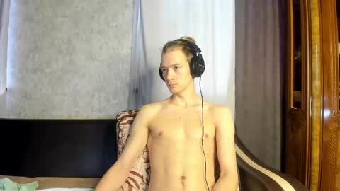 Snapshot of milkiwy chatting on November 12, 11:10 am Isaac online show from November 12, 11:10 am