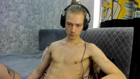 Snapshot of milkiwy chatting on November 15, 6:55 am Isaac online show from November 15, 6:55 am