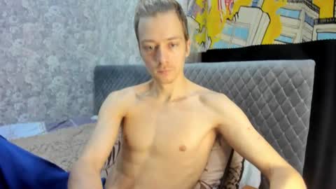 Snapshot of milkiwy chatting on November 16, 5:24 am Isaac online show from November 16, 5:24 am