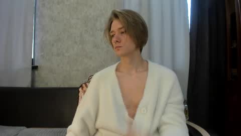 Snapshot of milkiwy chatting on December 14, 9:36 am Isaac online show from December 14, 9:36 am