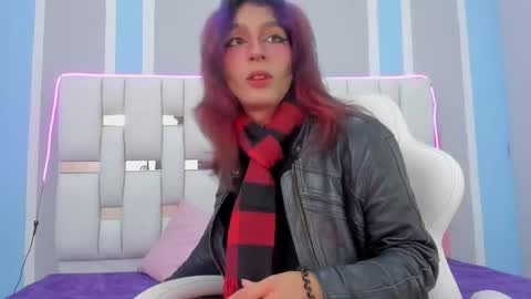 Snapshot of milkwhore1 chatting on November 4, 7:24 pm Michelle online show from November 4, 7:24 pm