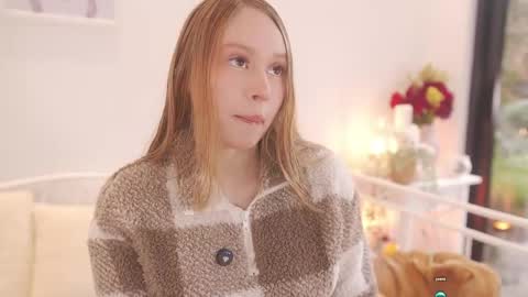 milky_0 online show from May 24, 7:08 pm
