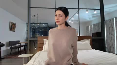 milla bella online show from March 15, 9:10 pm