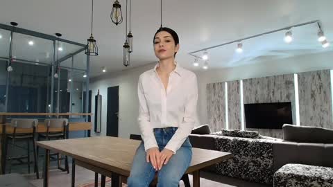 milla bella online show from March 25, 8:59 pm