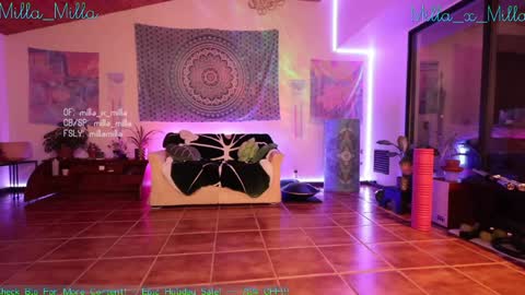 milla_milla online show from December 29, 7:50 am