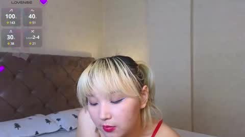 Snapshot of milla_waves chatting on February 25, 1:50 pm Milla or just Mi online show from February 25, 1:50 pm