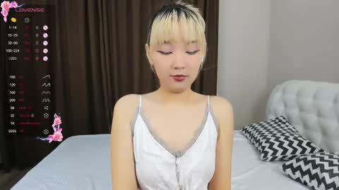 Snapshot of milla_waves chatting on October 25, 12:45 pm Milla or just Mi online show from October 25, 12:45 pm