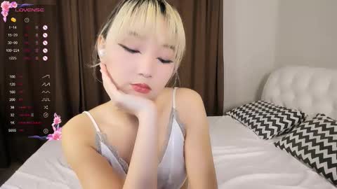 Snapshot of milla_waves chatting on November 15, 12:56 pm Milla or just Mi online show from November 15, 12:56 pm