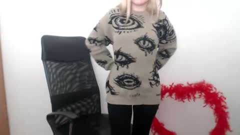 millaloveli online show from February 23, 8:12 am