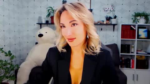 MillaXQueen online show from September 28, 9:36 am