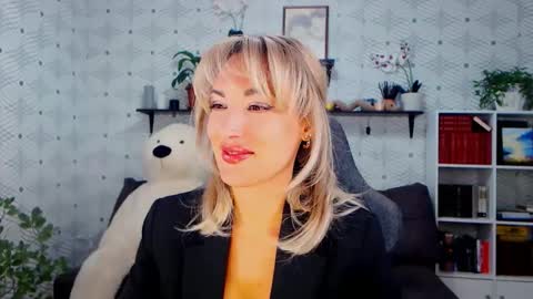 MillaXQueen online show from October 5, 2:59 pm