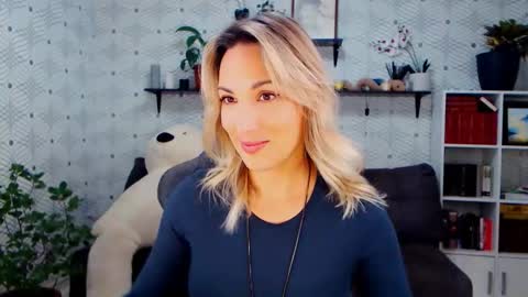 Snapshot of millaxqueen chatting on November 16, 5:57 am MillaXQueen online show from November 16, 5:57 am