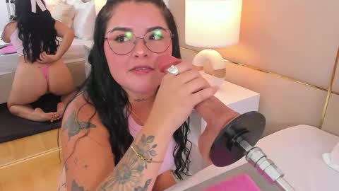 Chloe Miller online show from April 30, 1:17 pm