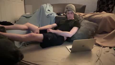 Snapshot of millerjdm chatting on February 9, 4:25 am SlimnHungOH online show from February 9, 4:25 am