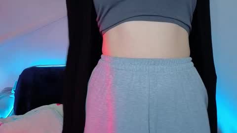 Snapshot of milliedoll chatting on October 6, 7:17 am Millie online show from October 6, 7:17 am