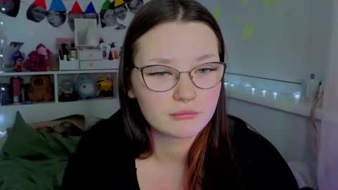 Snapshot of milliedoll chatting on October 20, 6:03 am Millie online show from October 20, 6:03 am